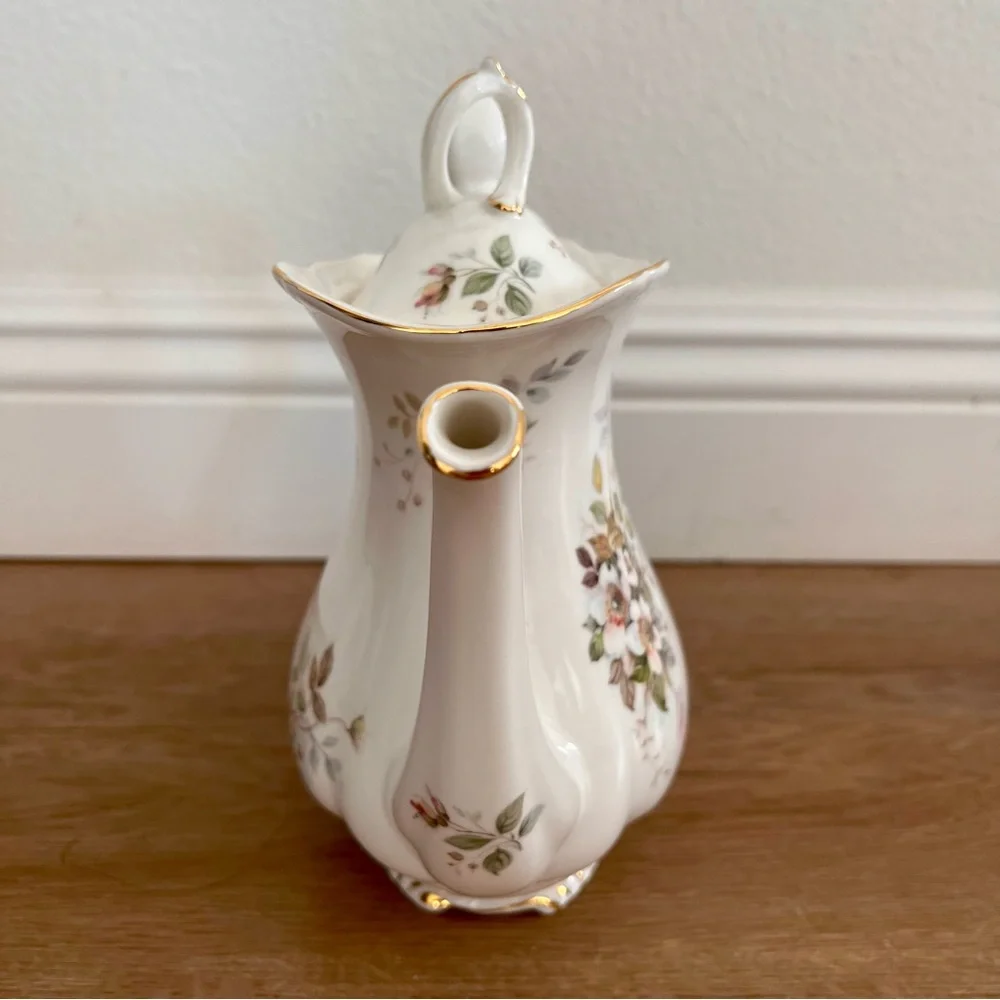 Royal Albert Haworth Coffee Or Tea Pot W/ Lid‎ Bone China England Beautiful Mint